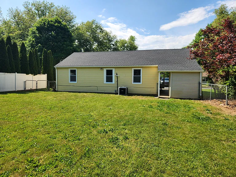 4085 Seneca Ave — Photo 12