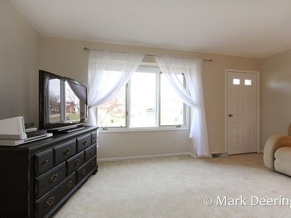 5th image of 3304 Sandcrest St SW