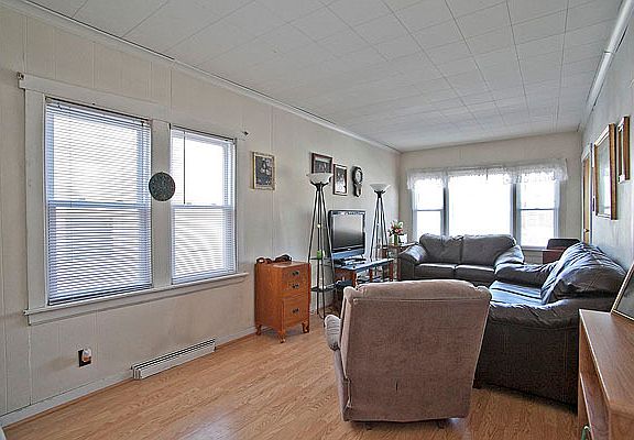 3rd image of 4133 N Ozark Ave