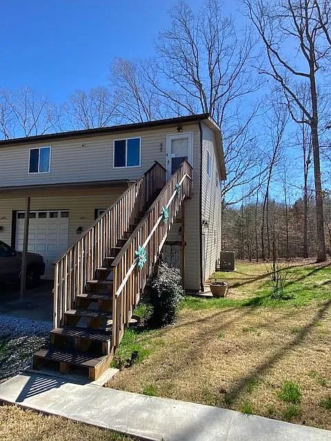 2 bed, 930 sqft, $1,200 — Photo 2