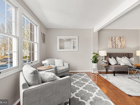 5th image of 5247 Saint Genevieve Pl