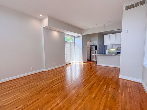 3rd image of 334 Kilgour St #1