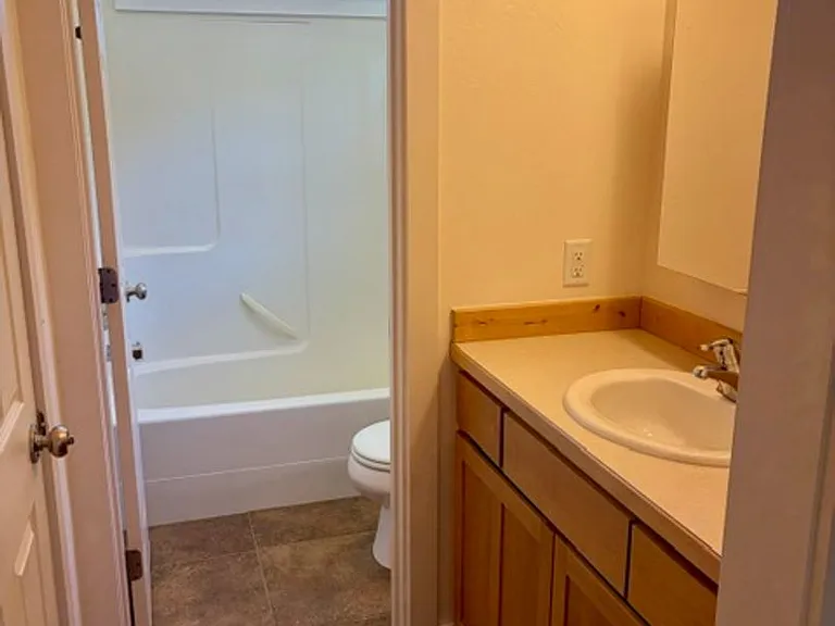 611 N 15th Ave — Photo 10
