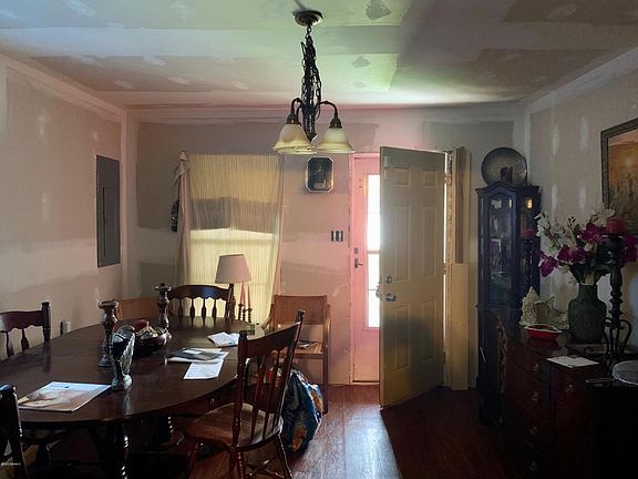 4th image of 1410 Parkview Dr
