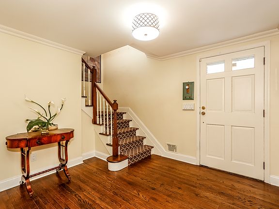 2nd image of 9 Lundy Ln