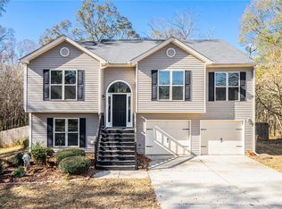 1556 Shoal Creek Dr, Winder, GA 30680