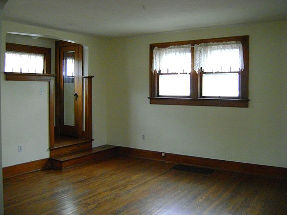 2nd image of 1212 Garfield St