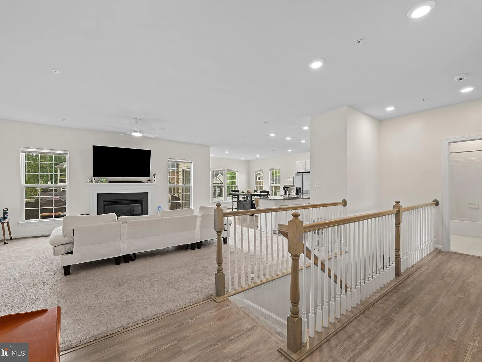 4 bed, 3.0 bath, 1939 sqft, $4,600 — Photo 3