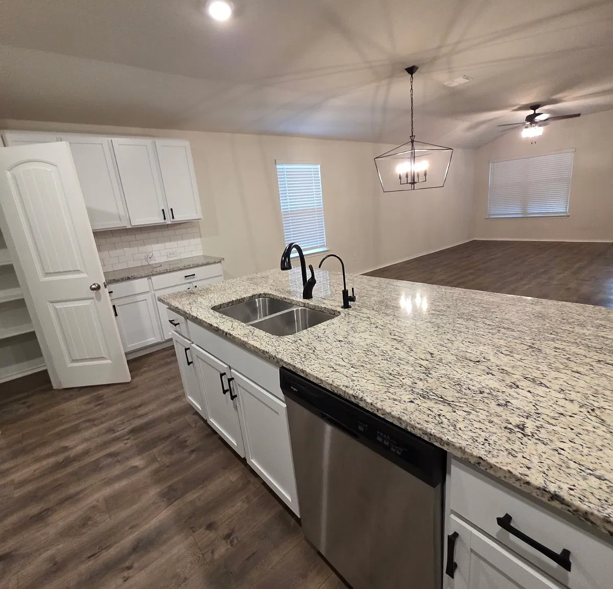 4 bed, 1702 sqft, $2,200 — Photo 4