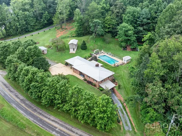 2615 Setzers Gap Rd, Lenoir, NC 28645