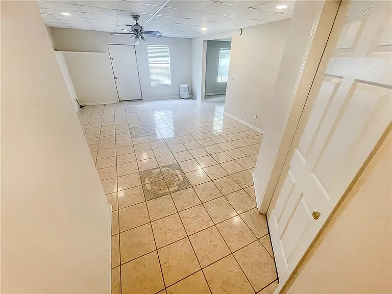 140 Calborne Ct — Photo 32