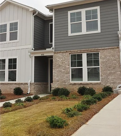 495 Crown Dr — Photo 1