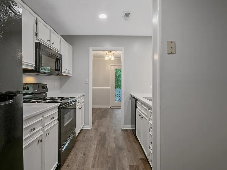 295 Warton Ln #7 — Photo 32