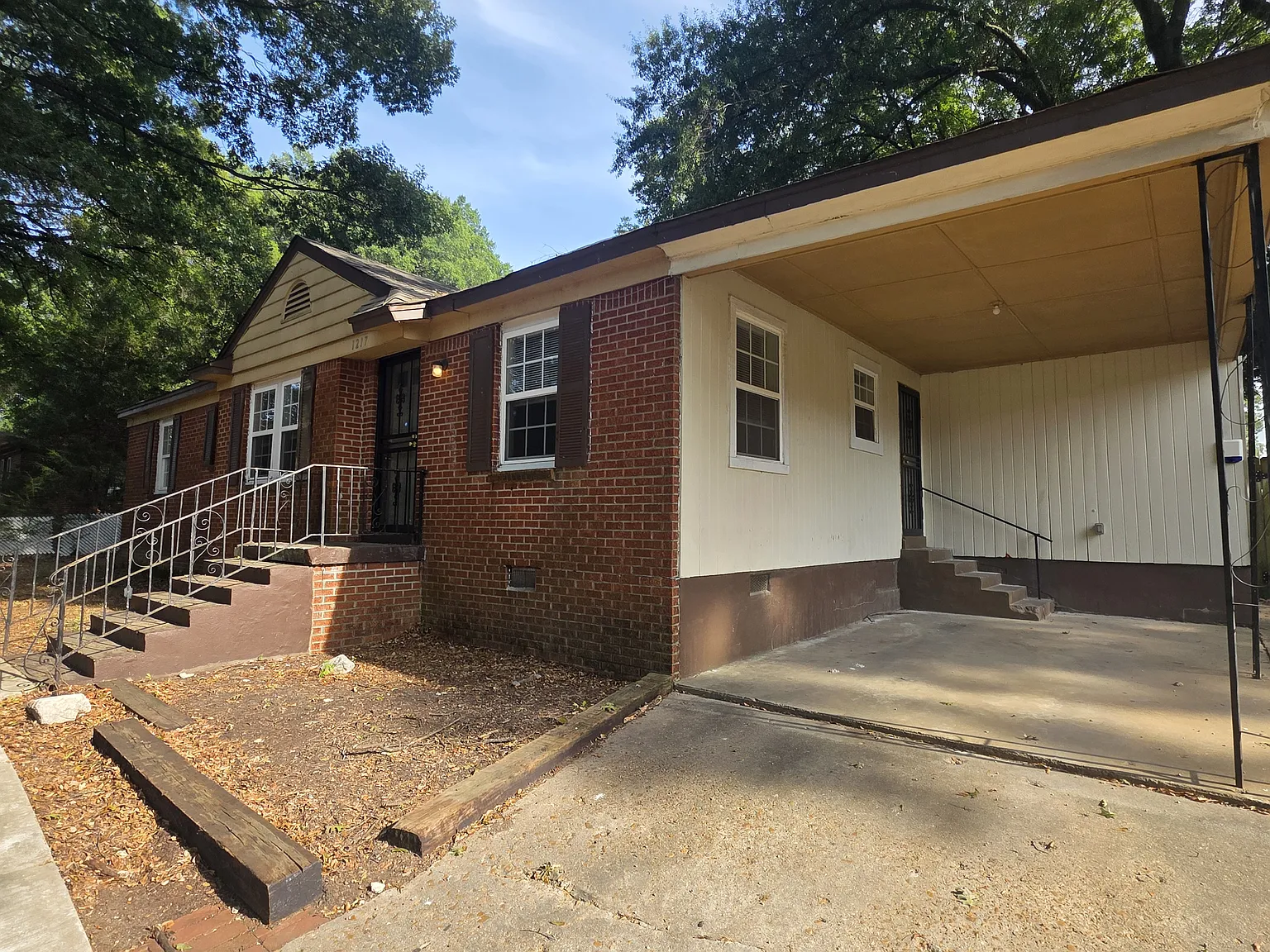 Charming 3-Bedroom, 2-Bath Home for Lease — Photo 3