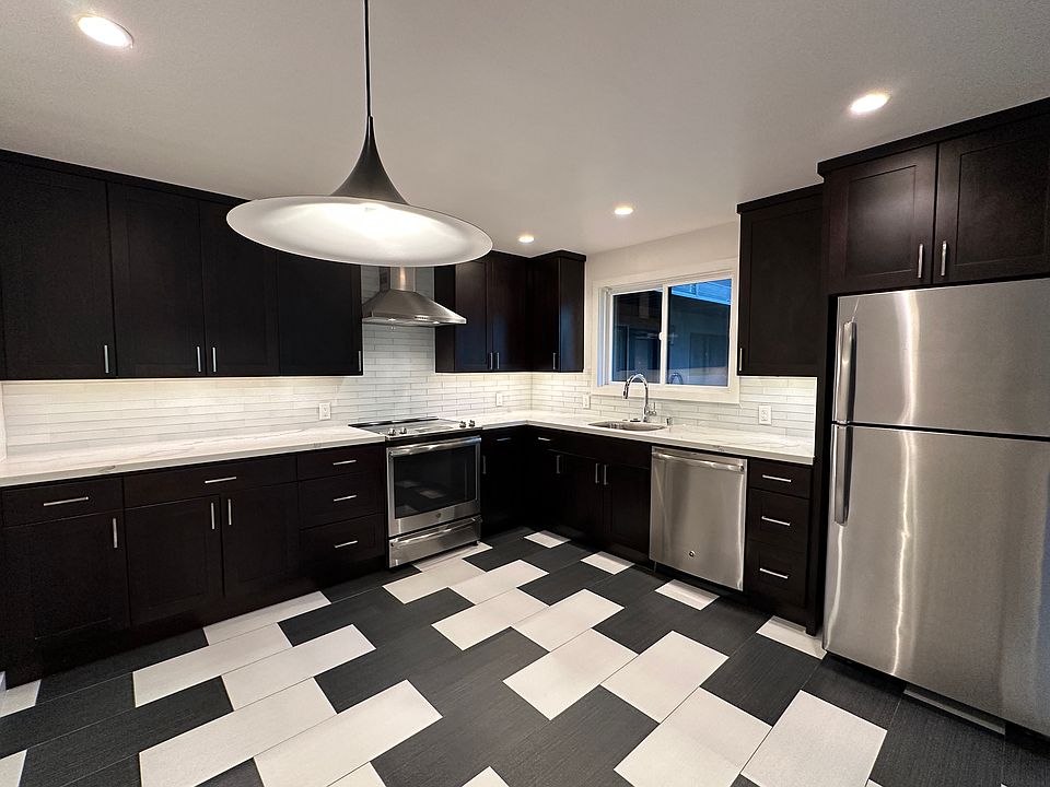 1st image of 200 Waverley St APT 1