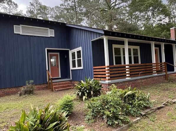 481 4th St SE, Cairo, GA 39828