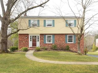 202 Essex Knoll Dr, Coraopolis, PA