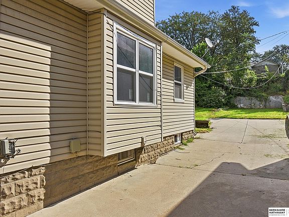 3rd image of 2215 S 13th St