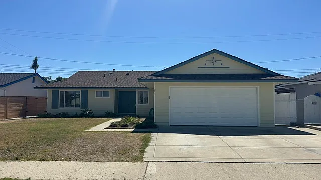 3 bed, 1300 sqft, $3,300 — Photo 2