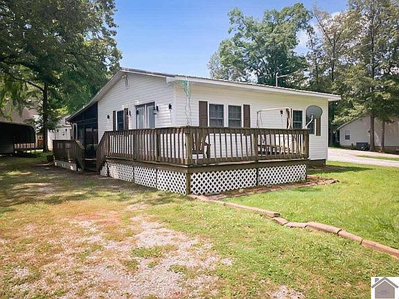 3rd image of 483 Castle Dr