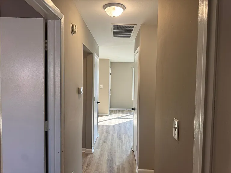 312 E Staat St #314 — Photo 1