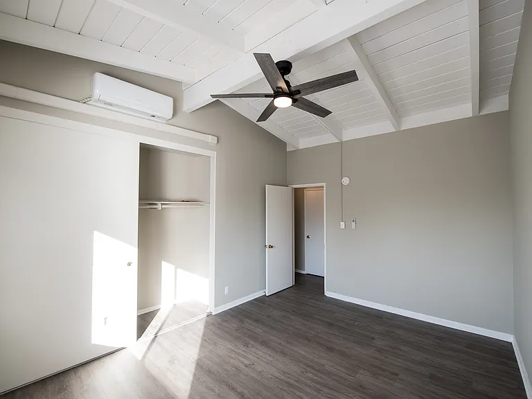 450 Live Oak — Photo 9