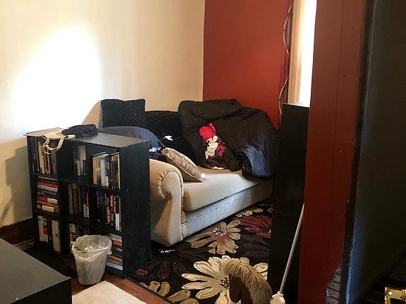 5th image of 143 Jefferson St