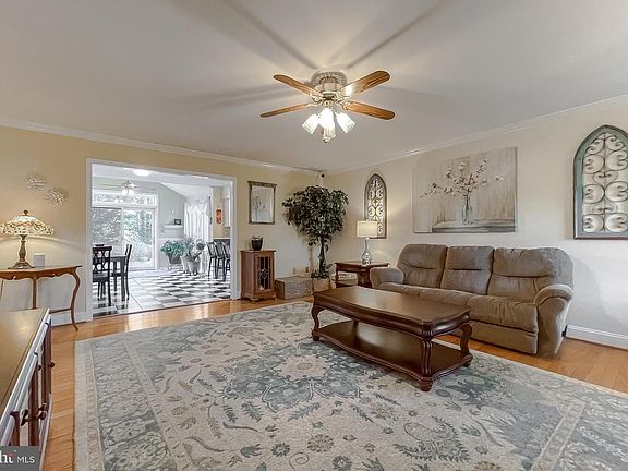5th image of 43161 Rosalinds Dr