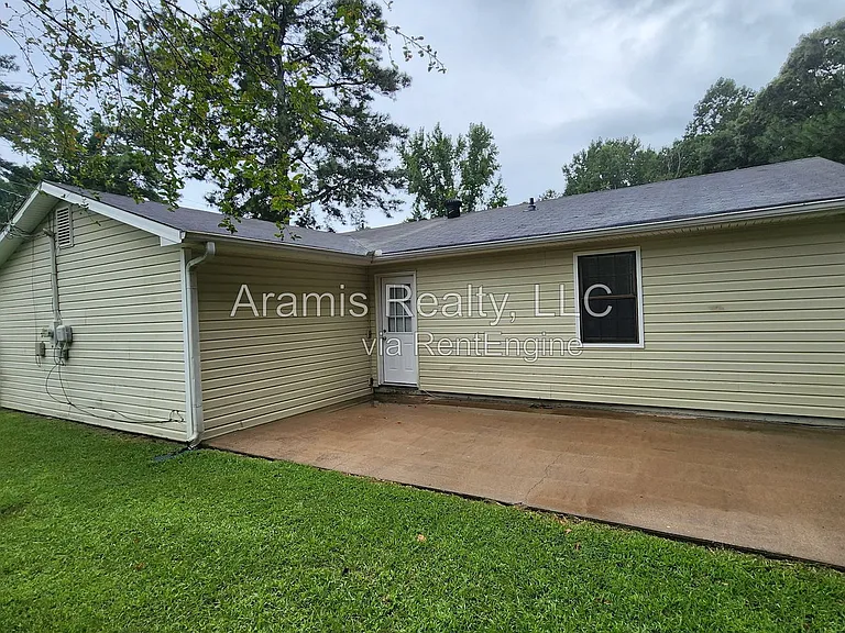 1050 Greendale Ln — Photo 12