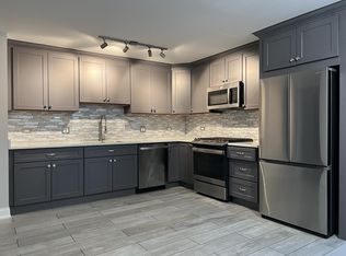 652 Childs St APT C, Wheaton, IL 60187