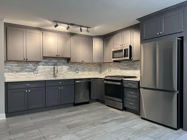 652 Childs St APT C, Wheaton, IL 60187