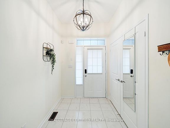 3rd image of 71 Rimrock Cres