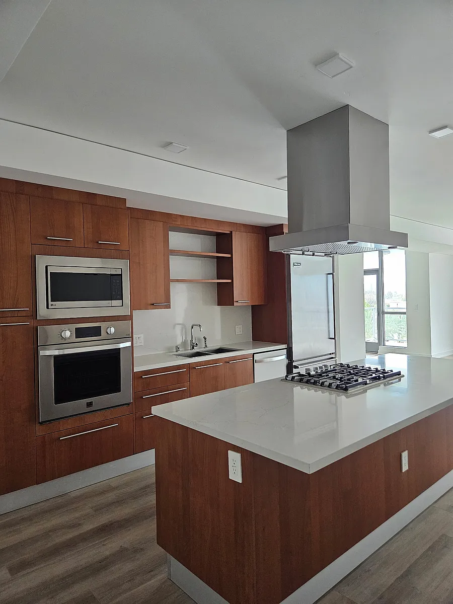 Building Photo - 9 Macarthur Pl #N604