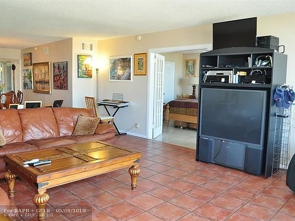 3rd image of 3051 NE 48th St APT 401