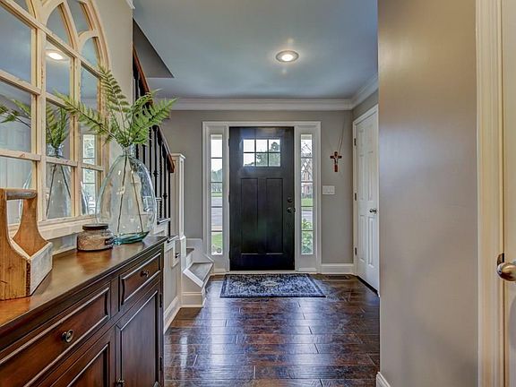 2nd image of 605 Grasmere Ct NE