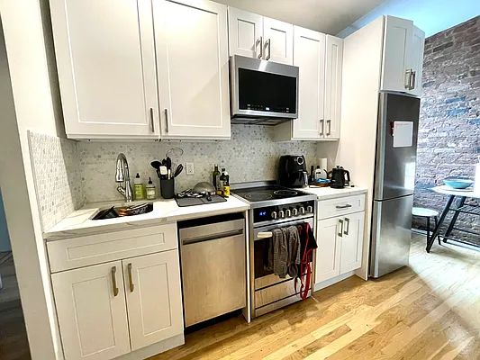 Rented by J PRESTON AND ASSOCIATES INC | media 9