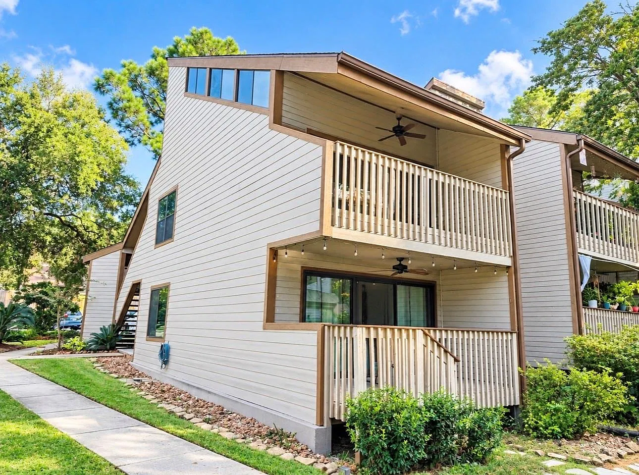 3900 Aspen Dr — Photo 2