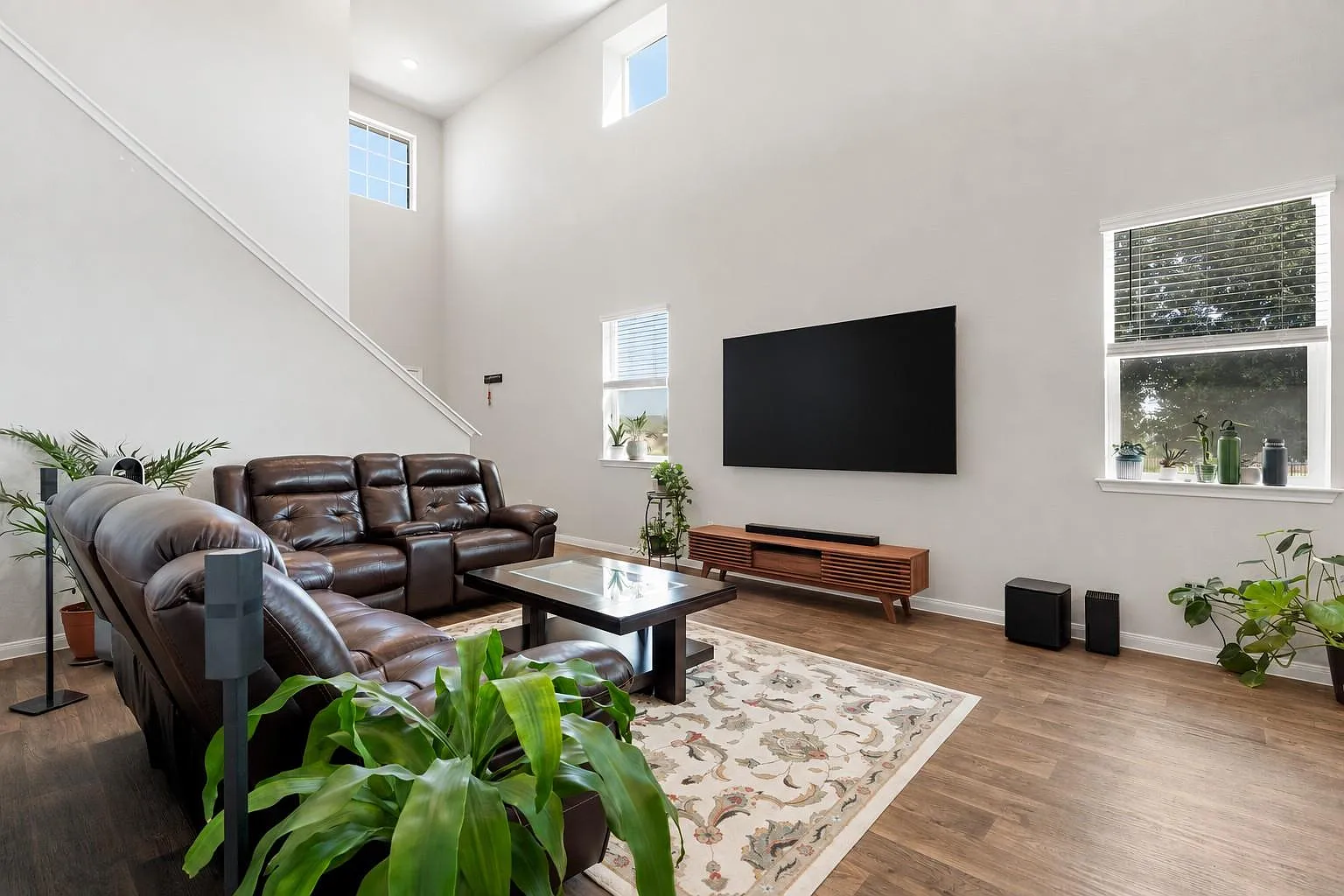 3 bed, 2.5 bath, 1804 sqft, $2,500 — Photo 3