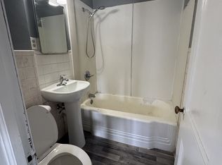 1411 W 9th St, Waterloo, IA 50702