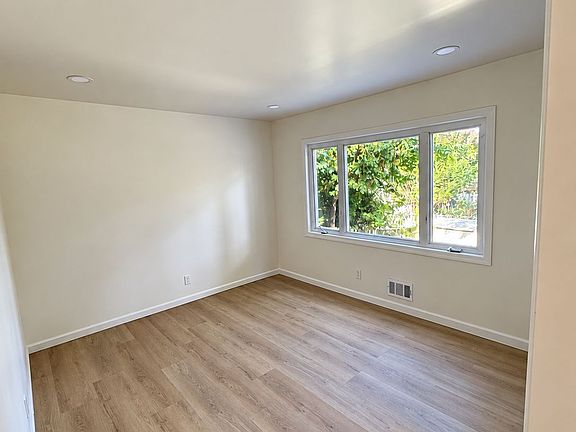 3rd image of 33 Romano Dr