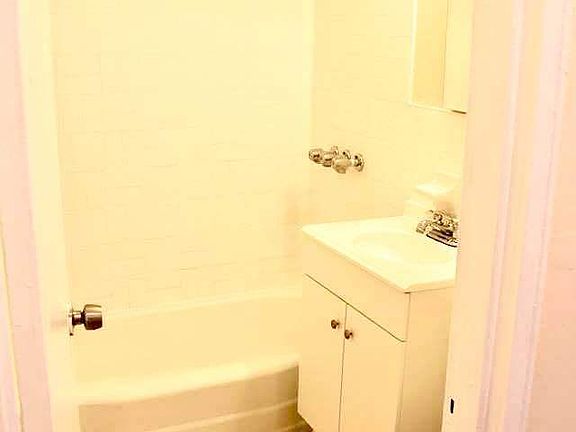 4th image of 150 Hawthorne St APT 6D