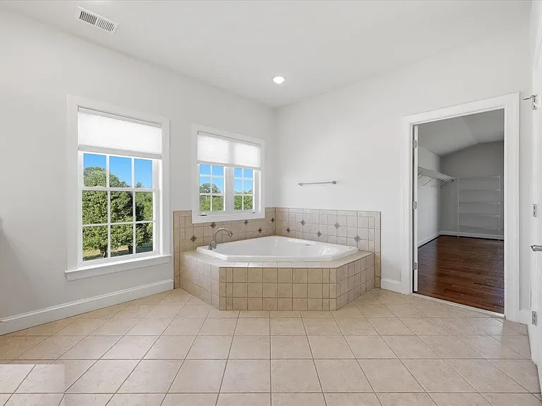 10216 Lees Mill Rd — Photo 5