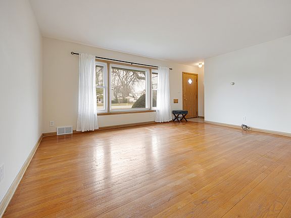 4th image of 2701 Lee St