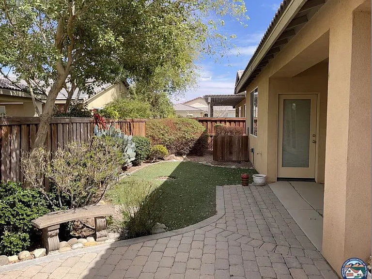 302 Sunny Meadow Pl — Photo 9