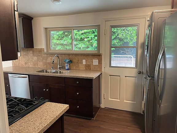 3rd image of 308 S Burnaby Dr