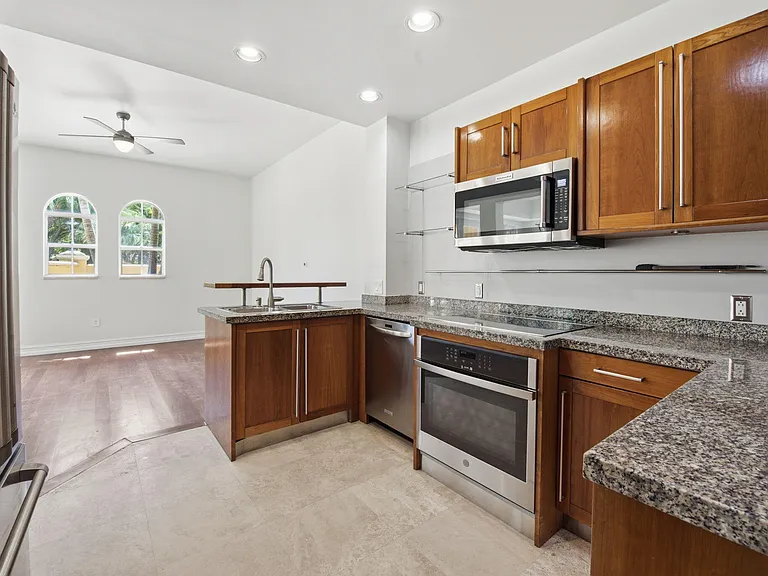18385 NE 30th Pl #18385 — Photo 11