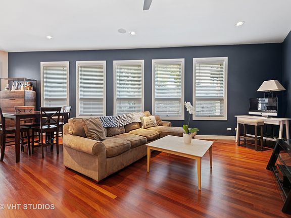4th image of 1026 W Newport Ave