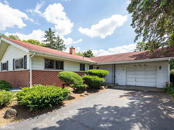 2nd image of 111 E Oak Glen Dr