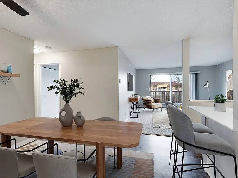 Minnetonka - 1 Bed / 1 Bath - 728 Sq.Ft.