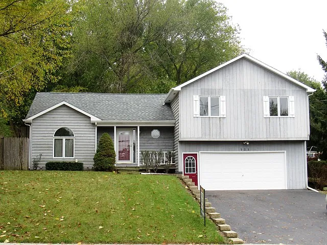 121 E Grand Ave photo 1